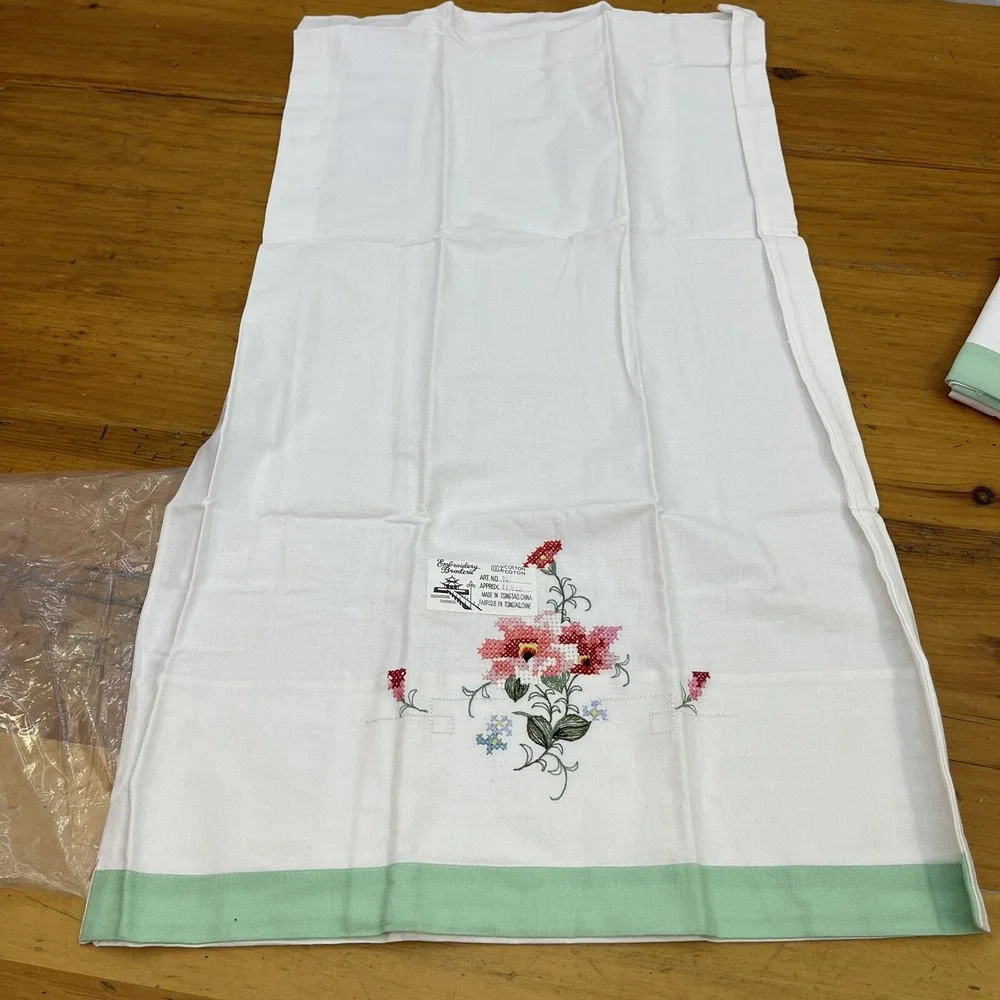 Pair of Pillowcases with‎ embroidered flowers, White with Pink Flowers 18x28